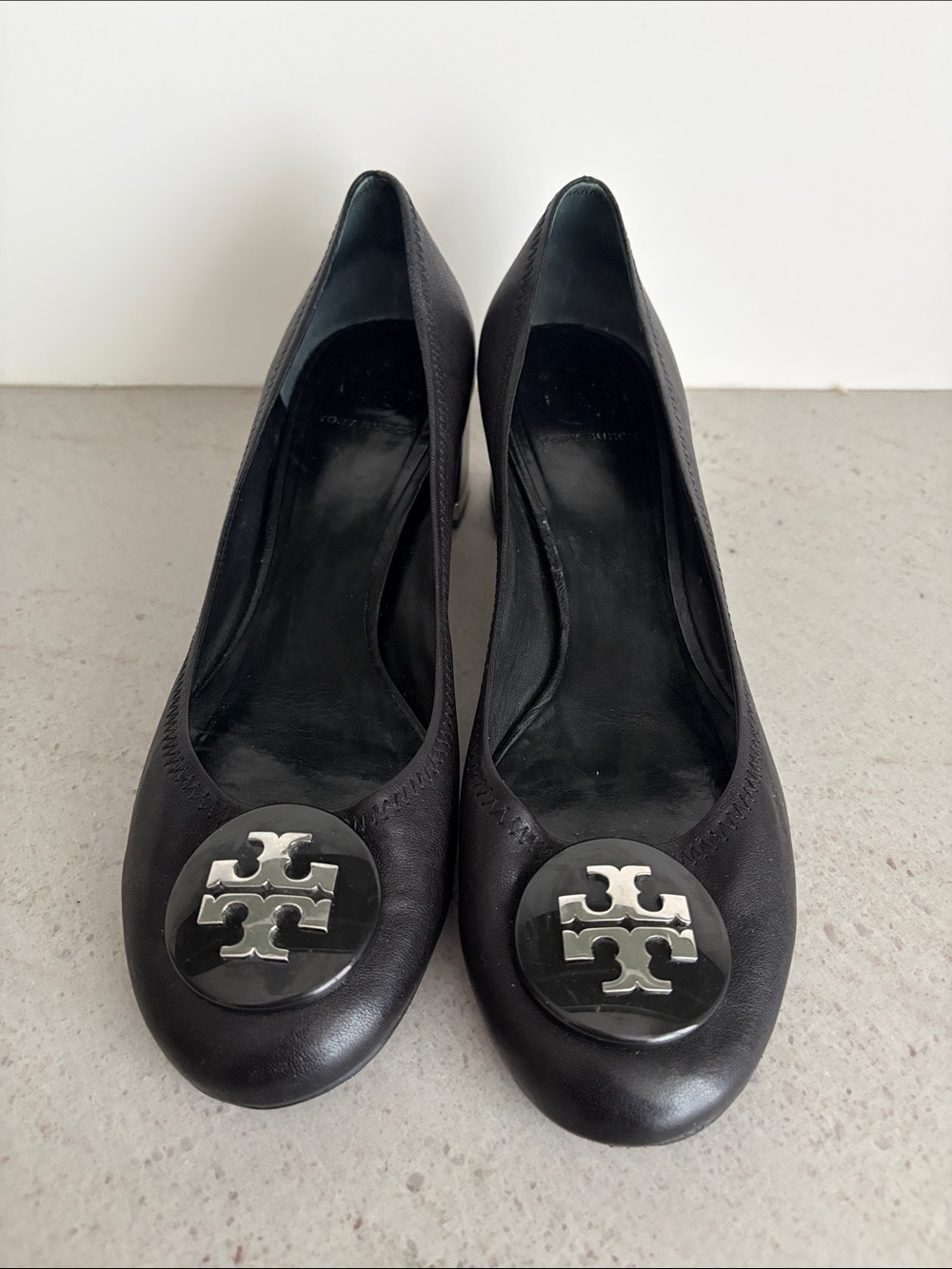 Tory Burch Black Leather Logo Pumps-10M